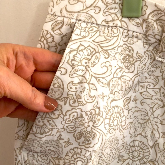 100% Cotton Short w/tan paisley & floral design Sz10 - Picture 4 of 6